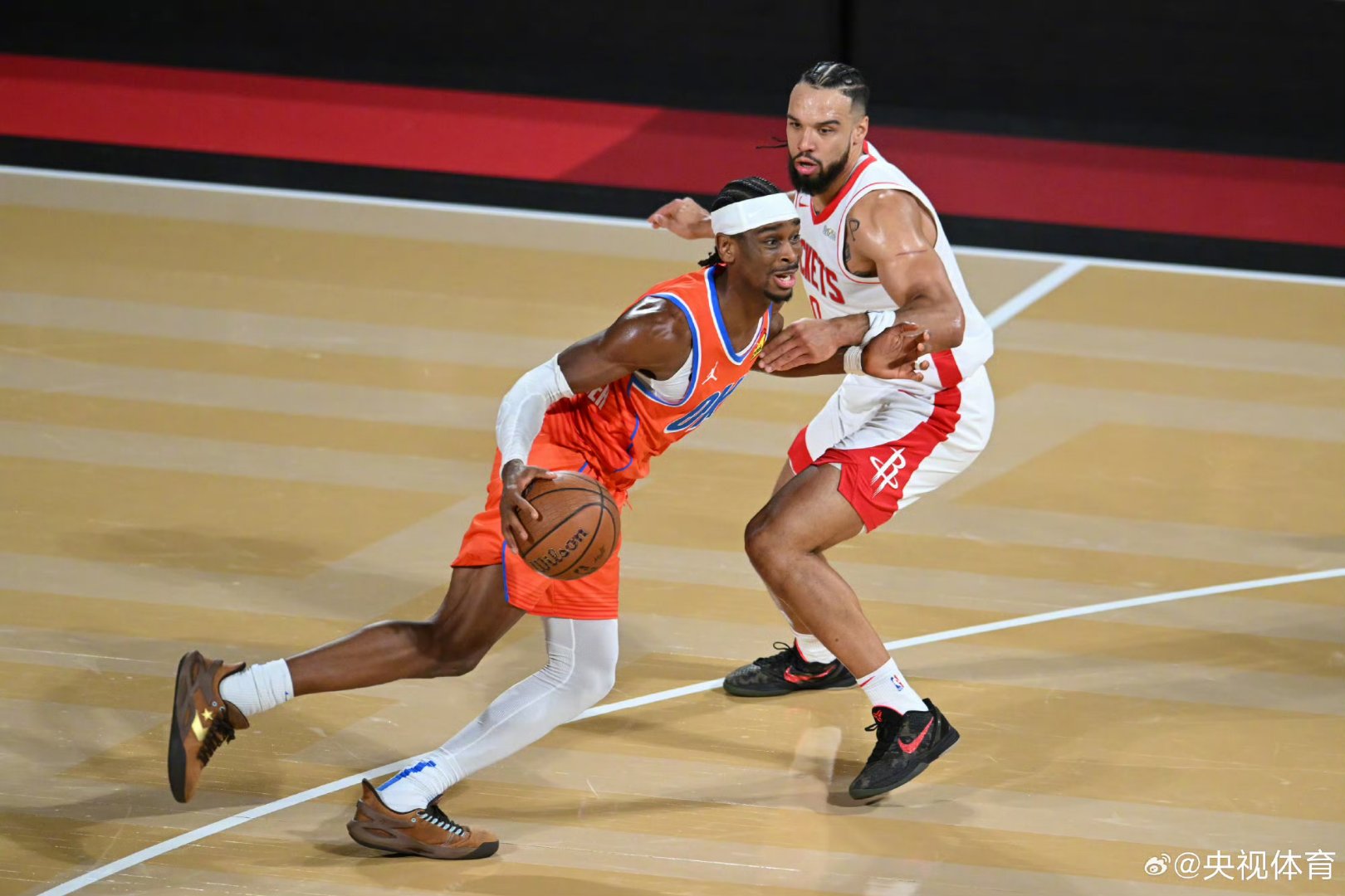 火箭双星爆发防守稳固联手击败马刺取得胜利的简单介绍