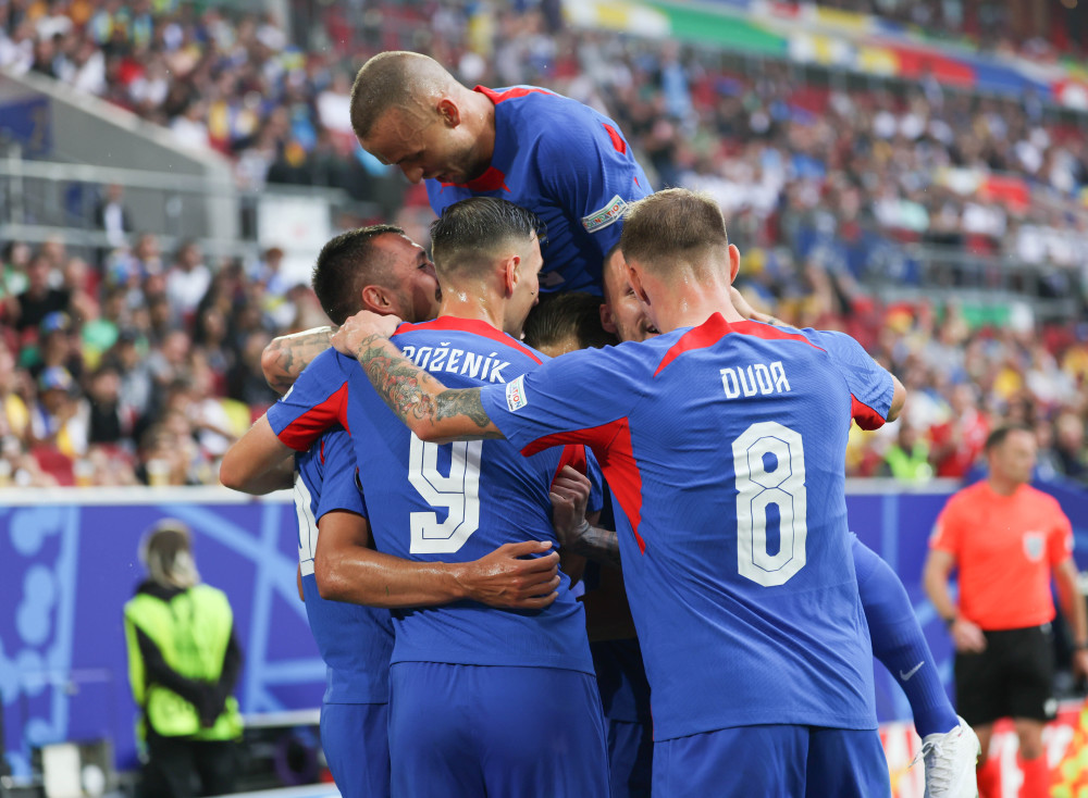 希腊队在比赛中力克斯洛伐克，备受瞩目的简单介绍