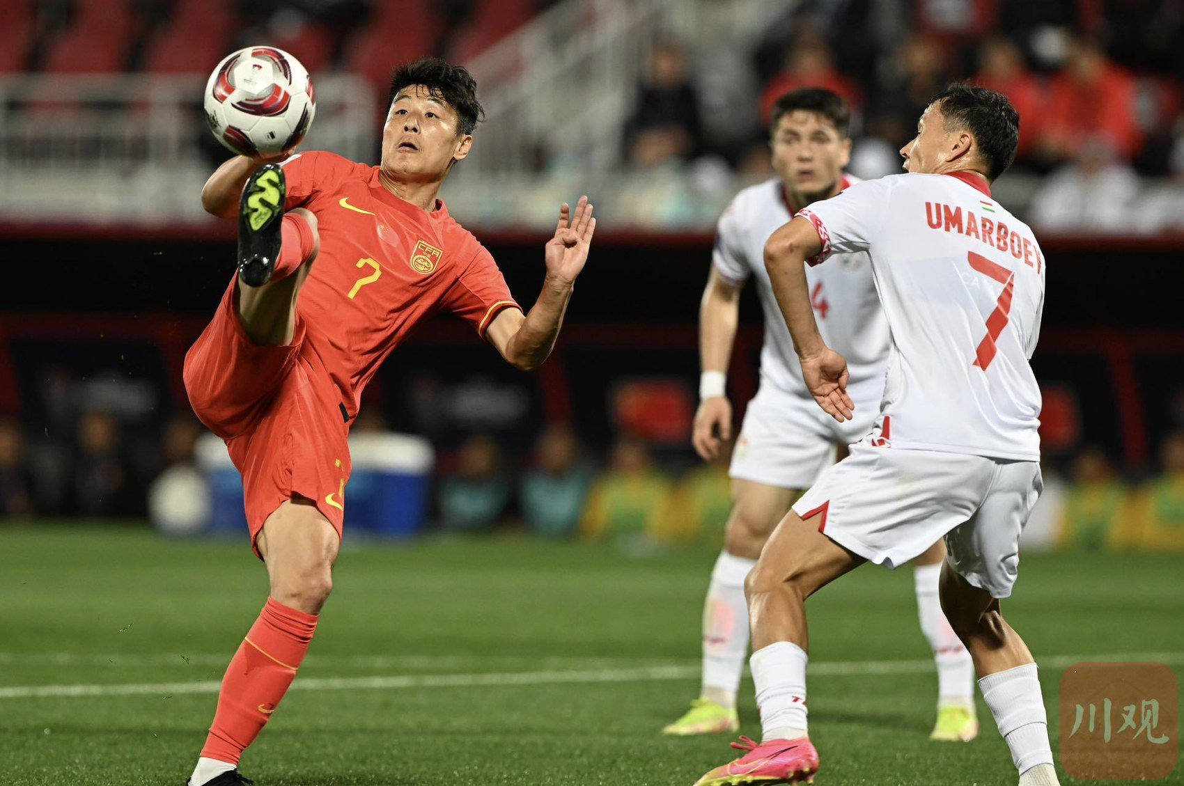 爱游戏在线-包含精彩不断：亚洲足球赛场上的精彩瞬间的词条