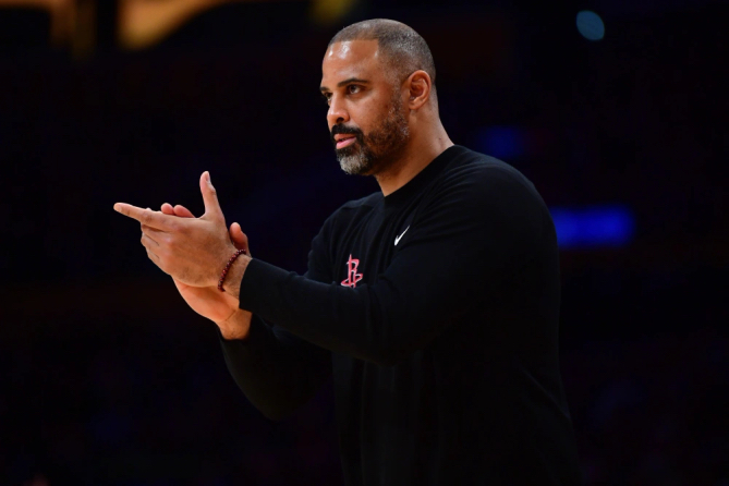 爱游戏-包含火箭主帅成功调整战术，全队强势晋级季后赛的词条