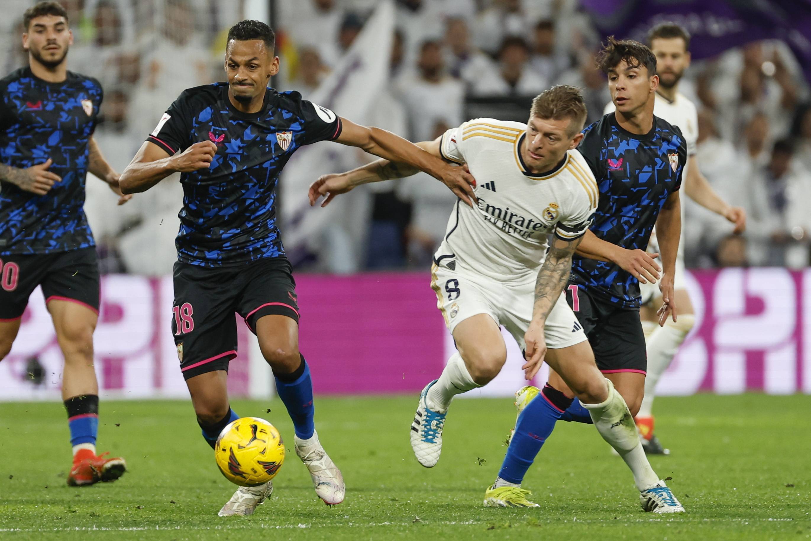 爱游戏tv-塞维利亚客场全身而退，赢得关键胜利