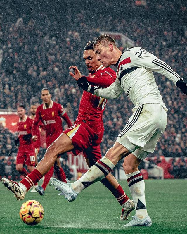 爱游戏-曼联客场逼平狼队，英超成绩起伏不定