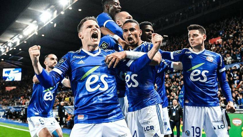 兰斯客场战胜多特蒙德，喜迎三分