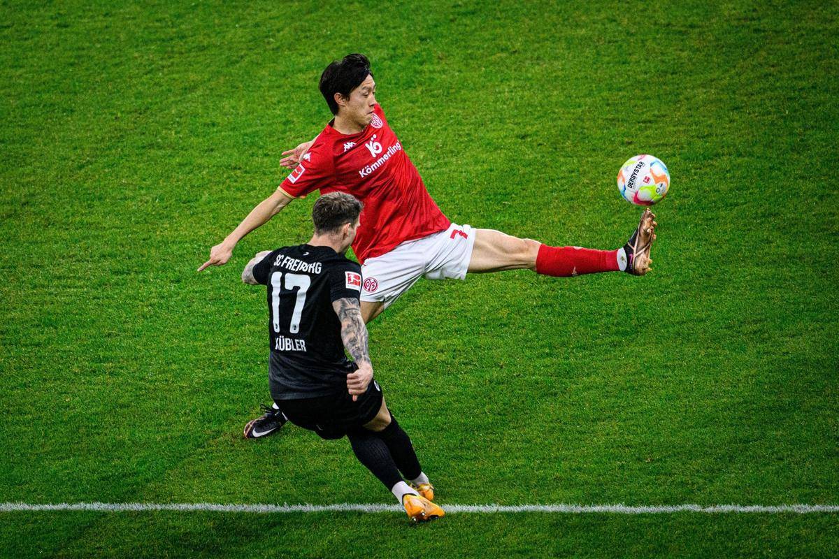 世界级门将扑救关键球，保护球门不失