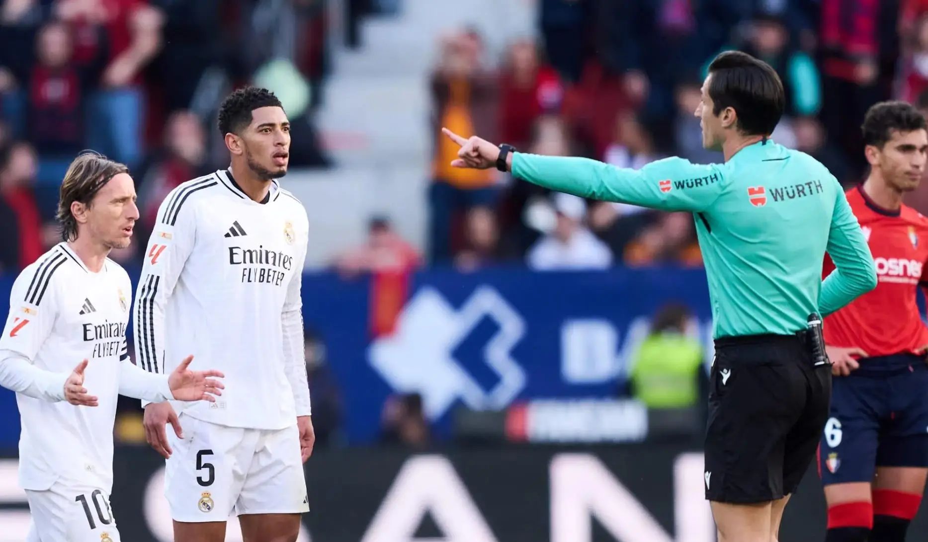 沃尔夫斯堡中场策划离队，引发球迷担忧的简单介绍