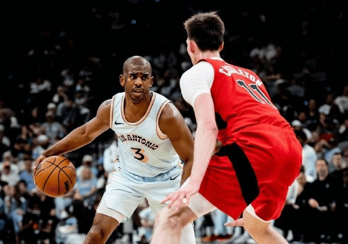 猛龙客场胜马刺，取得胜利后庆祝