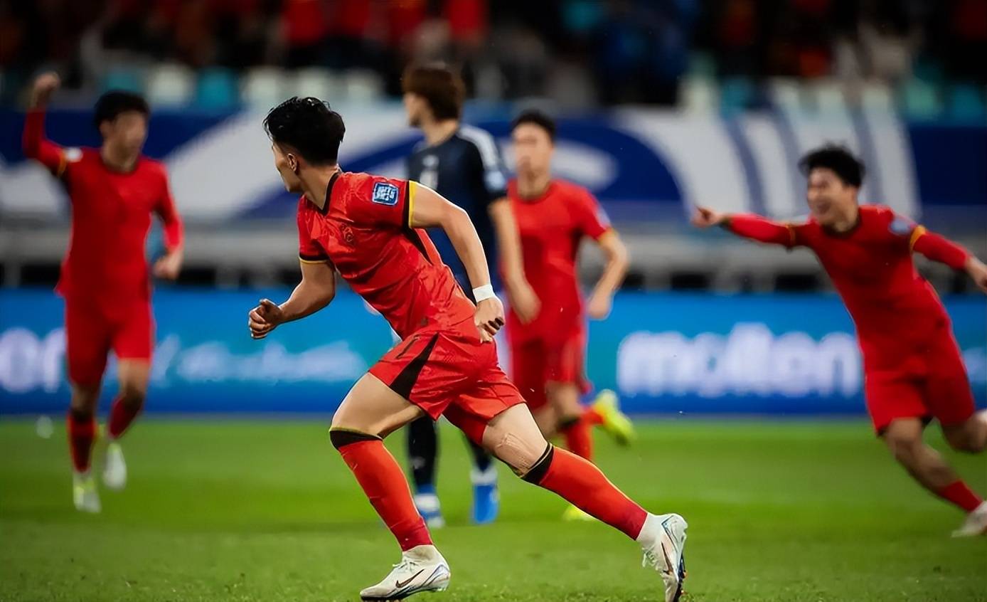 爱游戏下载-足球场上有声有色，比赛轮番上演的简单介绍