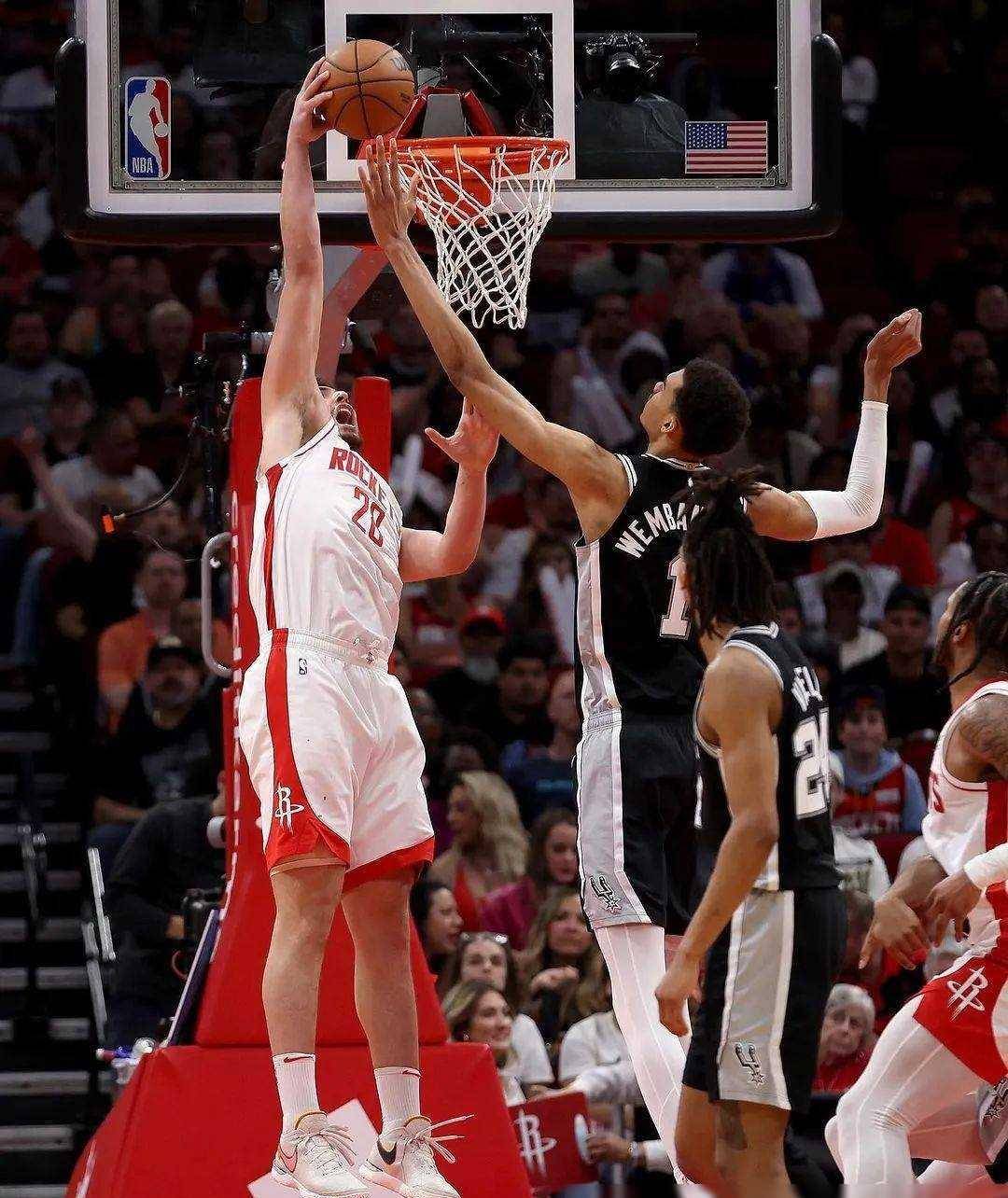 爱游戏APP-火箭面对快船巨头战，能否逆转局势？的简单介绍