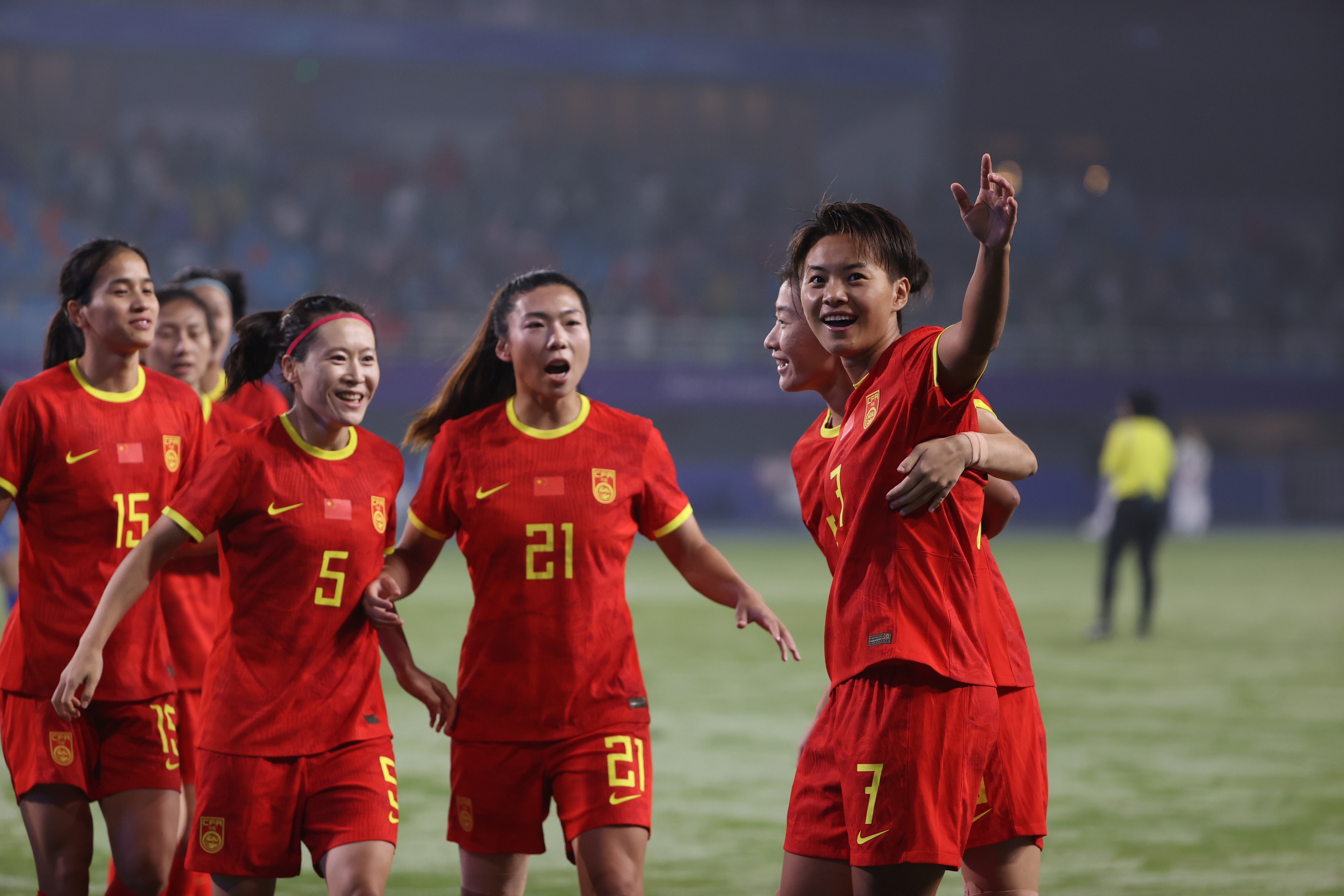 爱游戏体育-中国女足积极备战，队员全力以赴，冲击冠军！的简单介绍