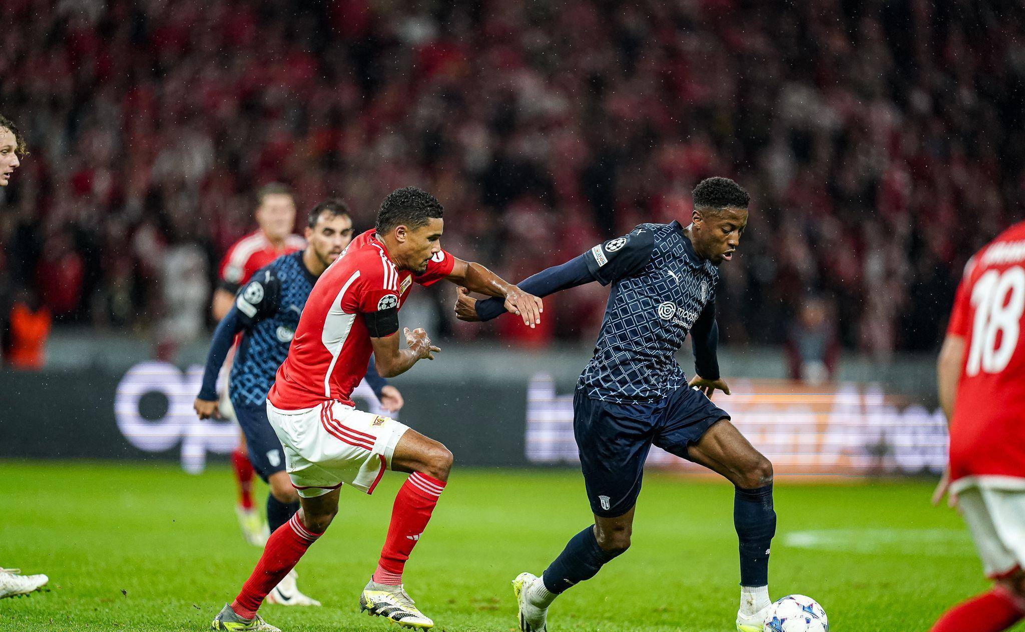 匈牙利球员崭露头角，帮助球队获胜！