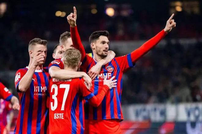 爱游戏体育-慕尼黑队员士气高涨，迎战对手