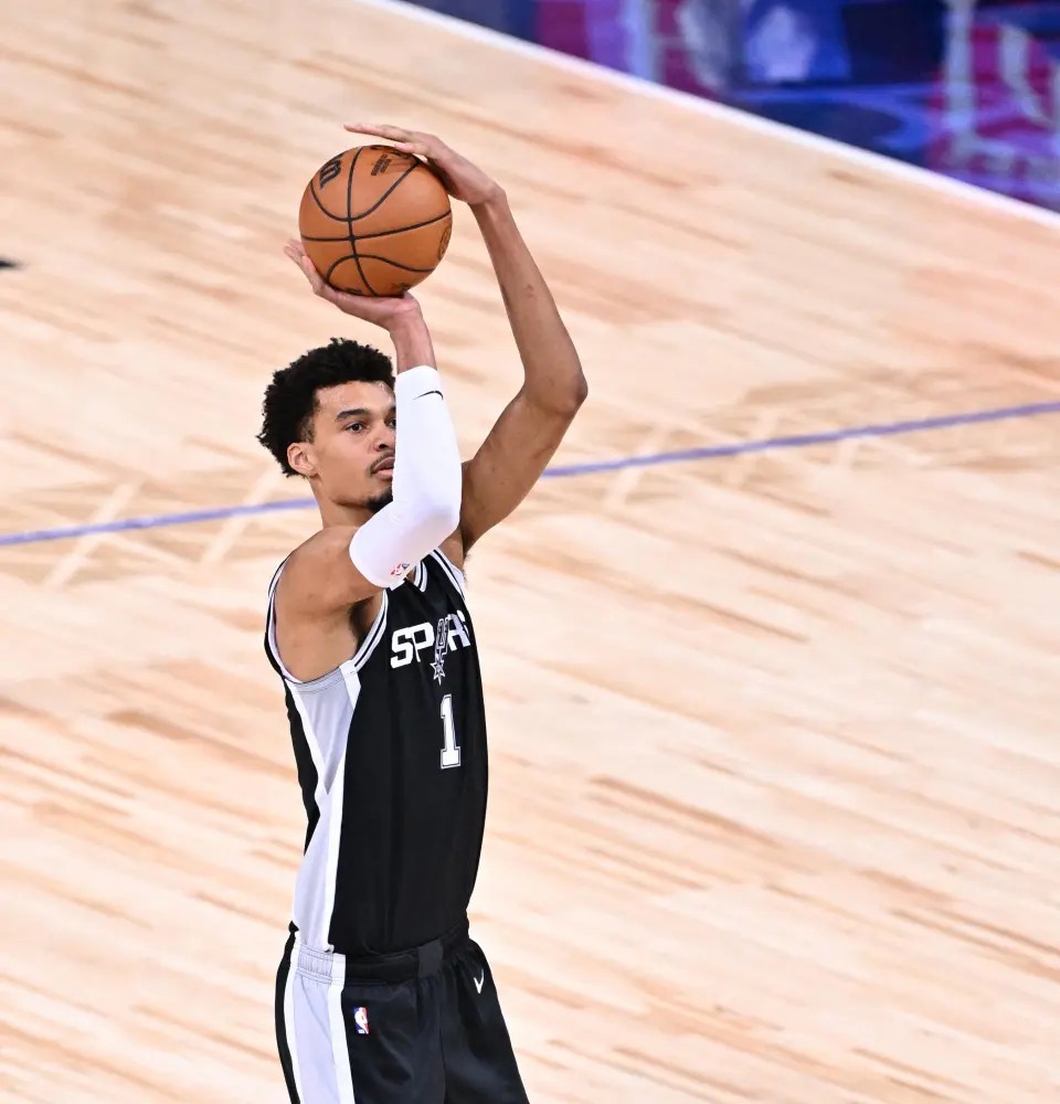 关于雄鹿全队表现出色，轻松战胜马刺的信息