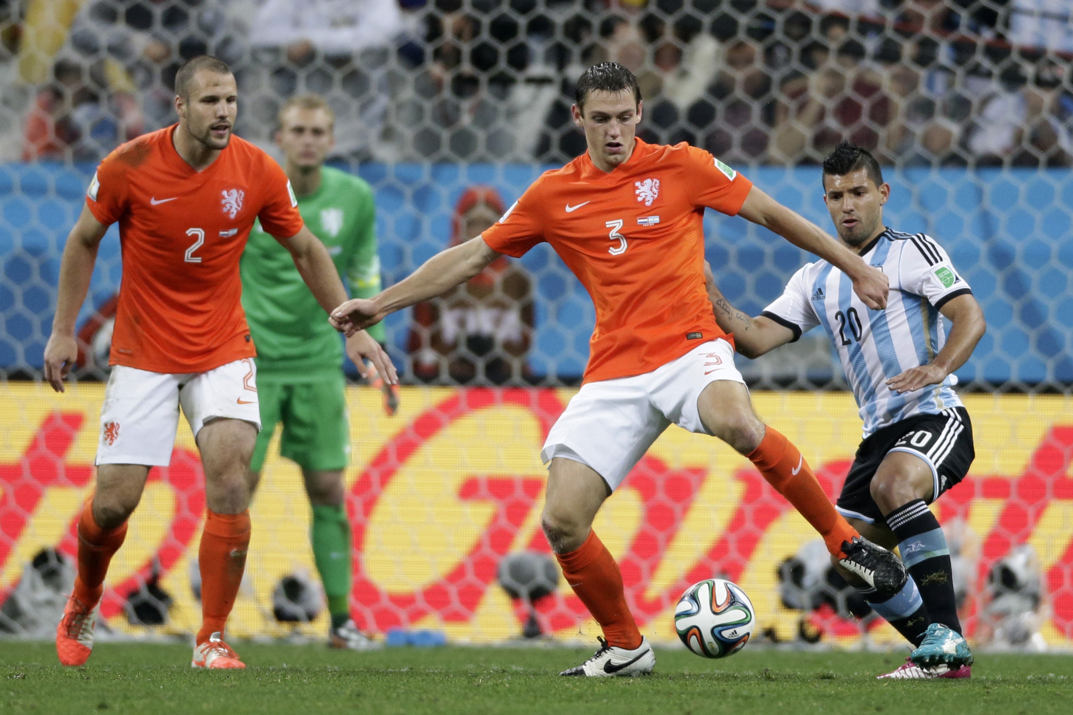 包含意大利国家队集结备战荷兰交锋的词条