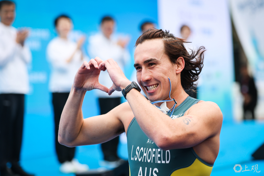 爱游戏官网-西班牙铁人三项选手夺冠，表现稳健出色