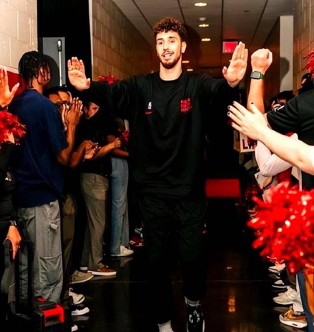 火箭队年轻球员集体崭露头角，训练备战