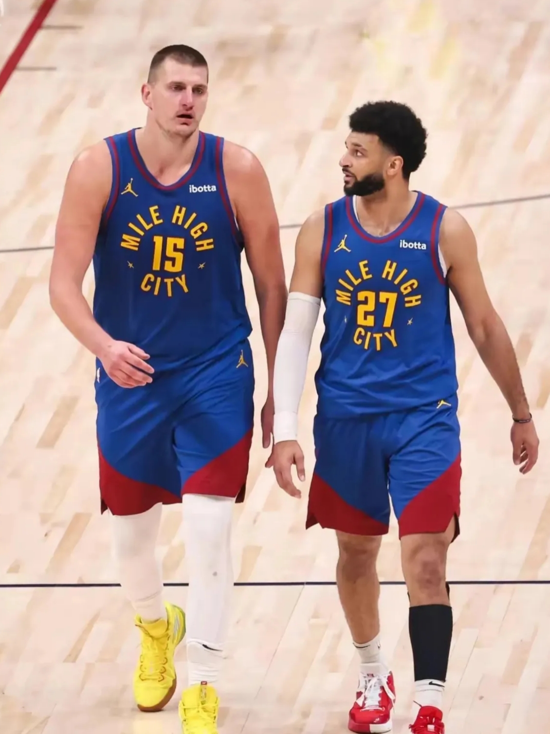 爱游戏在线-鹈鹕队员合练磨炼自我，为夺冠埋藏力量