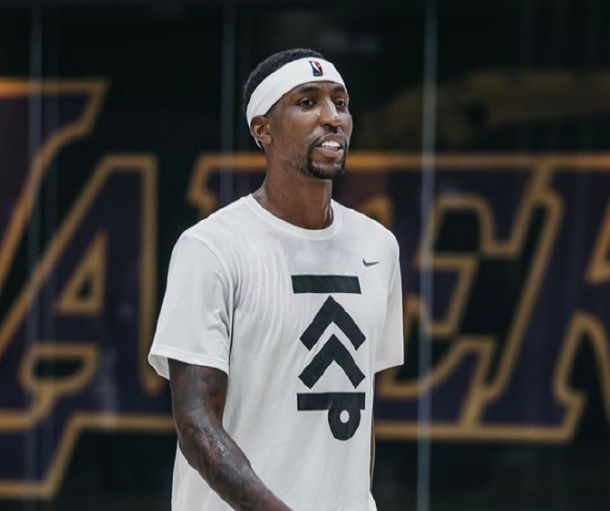 鹈鹕队员合练磨炼自我，为夺冠埋藏力量