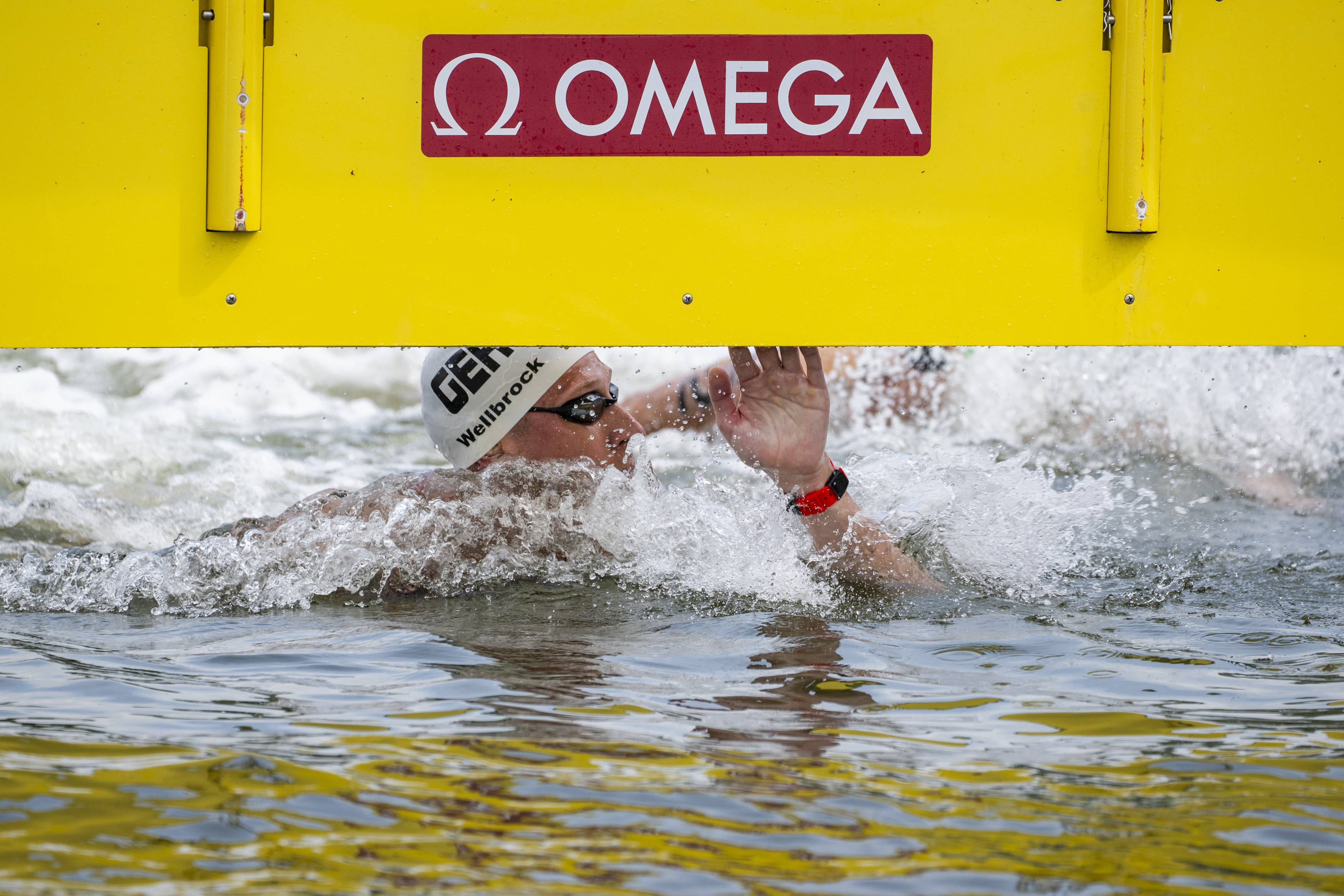 德国运动员在游泳比赛中取得突破