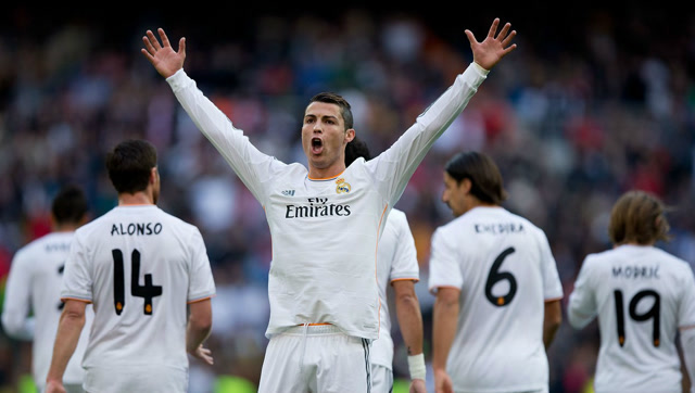 包含罗拉昂主场发挥出色，赢得球迷掌声的词条