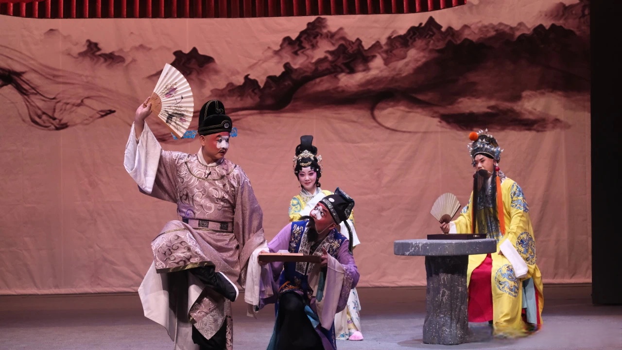 爱游戏娱乐-精湛技艺展现，观众赞叹不已