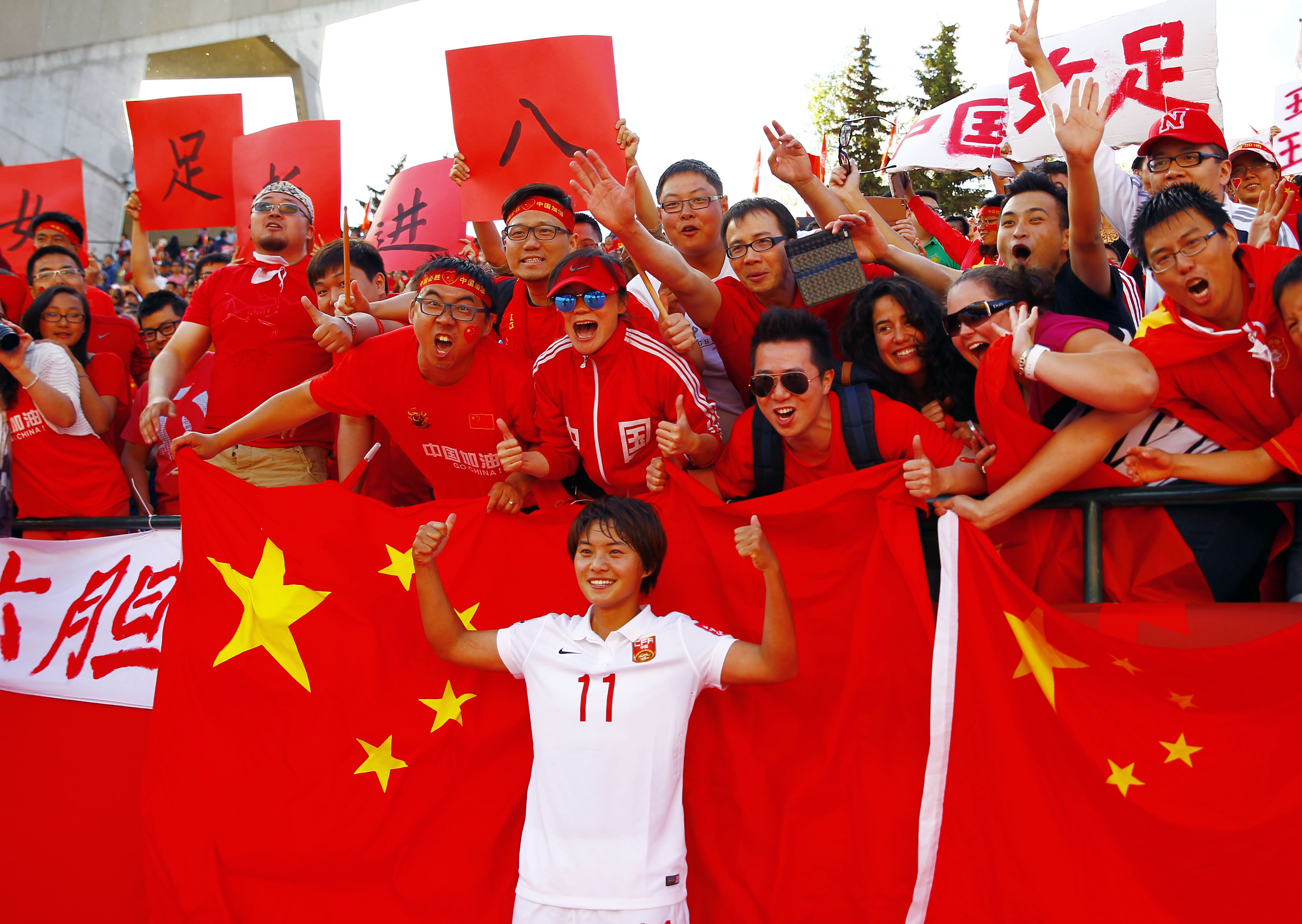 女足国家队的壮举轰动世界，震撼人心