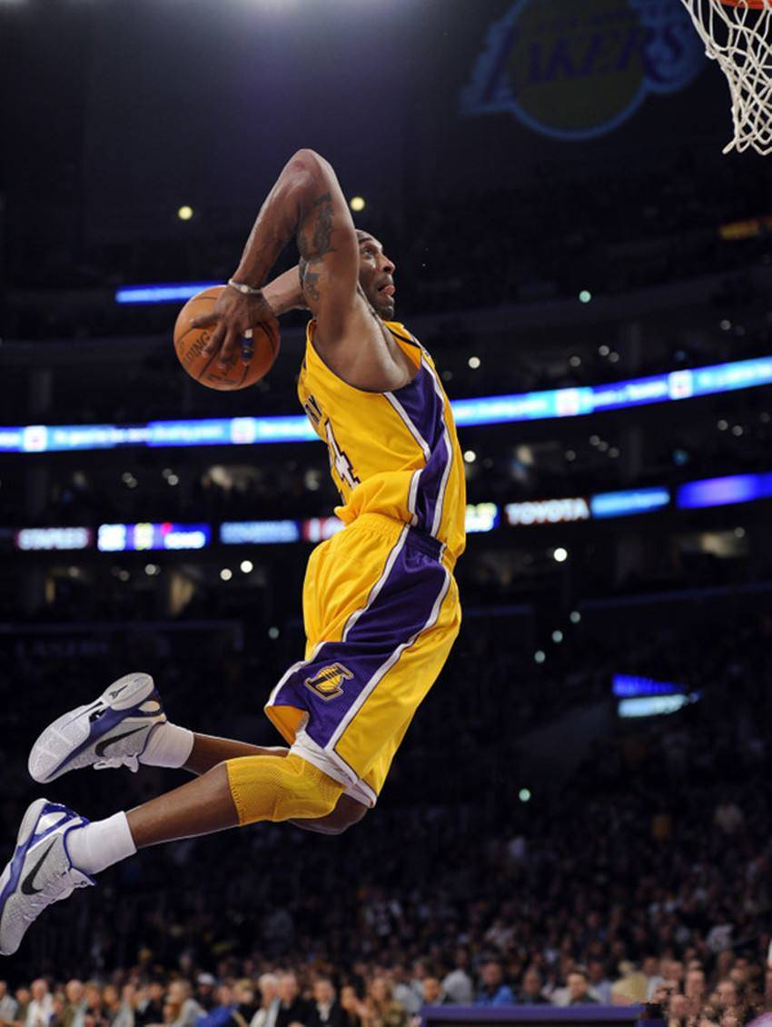 爱游戏在线-欧洲冠军联赛半决赛悬念重重助力篮球热潮