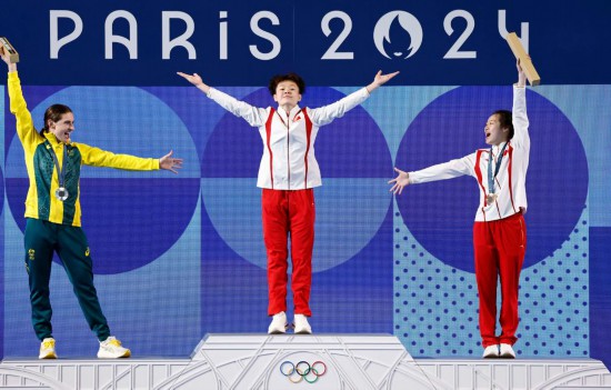 美国体操选手再次登上领奖台