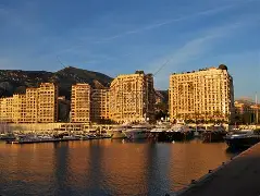 摩纳哥卫冕冠军之路，曲折漫长