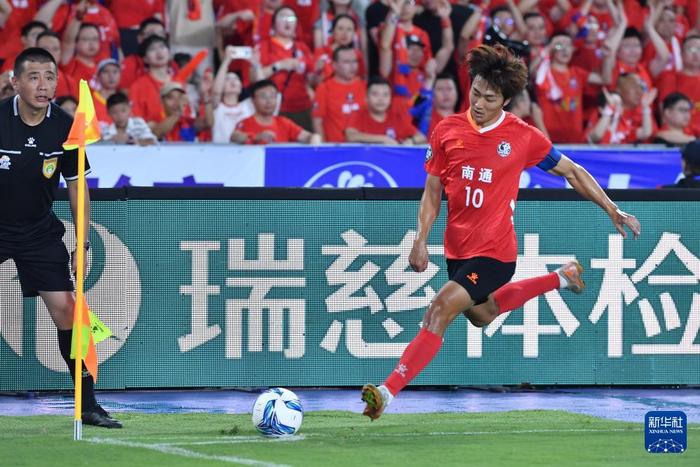 爱游戏官方入口-江苏队主场抢胜，全队表现坚决信心满满