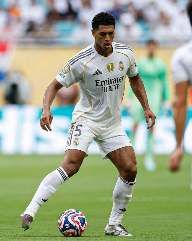 爱游戏官方-红蓝之争：豪门对决竞技殿堂