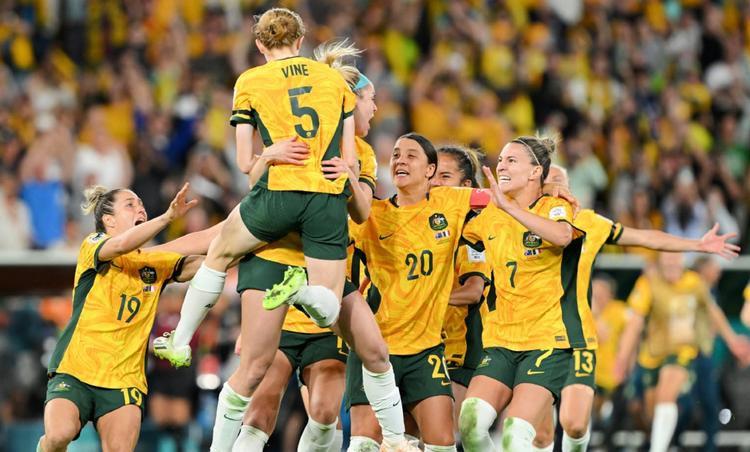 澳大利亚球队惊险晋级，取得一场胜利