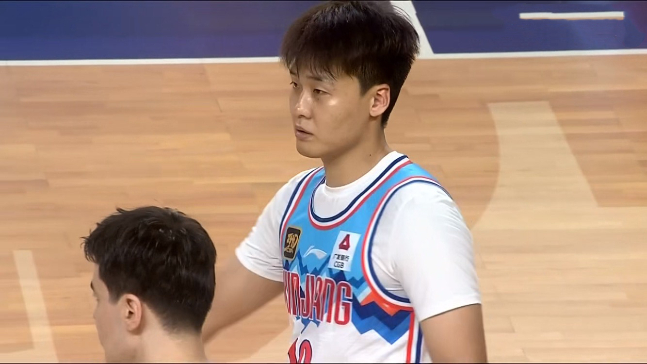 新疆男篮爆发出强大实力，击败对手取胜的简单介绍