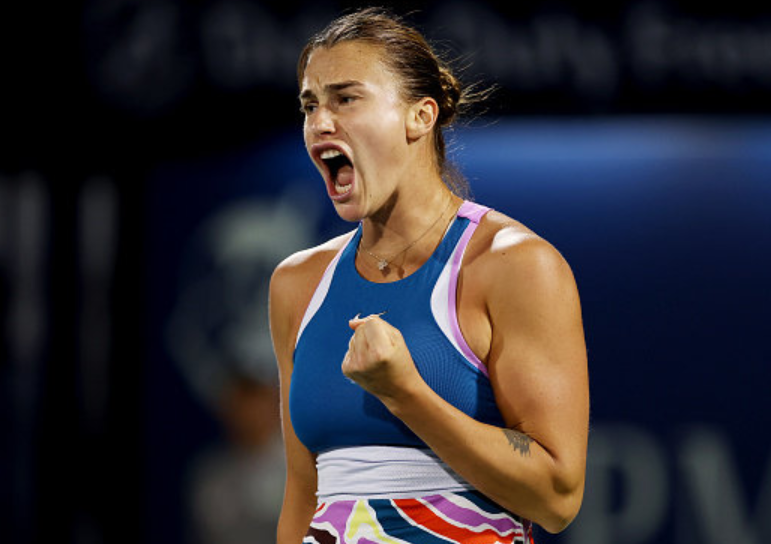 拜仁慕尼黑卫冕冠军轻松取胜，稳居榜首