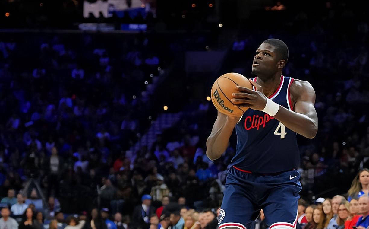 爱游戏官方-篮板球争夺激烈，鹈鹕队险胜对手的简单介绍