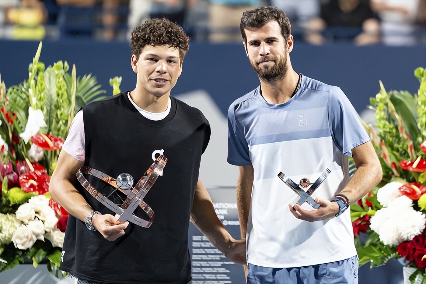 包含西班牙网球队横扫美国网球队，瓦林卡绝境逆转的词条