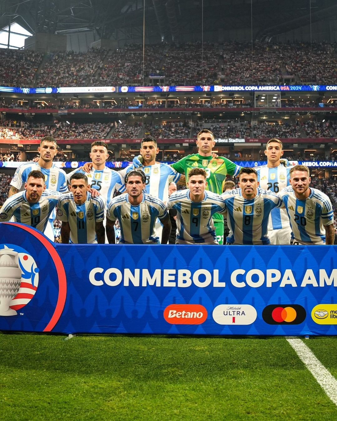 包含阿根廷险胜瑞典，阿尔瓦雷斯统治全场的词条