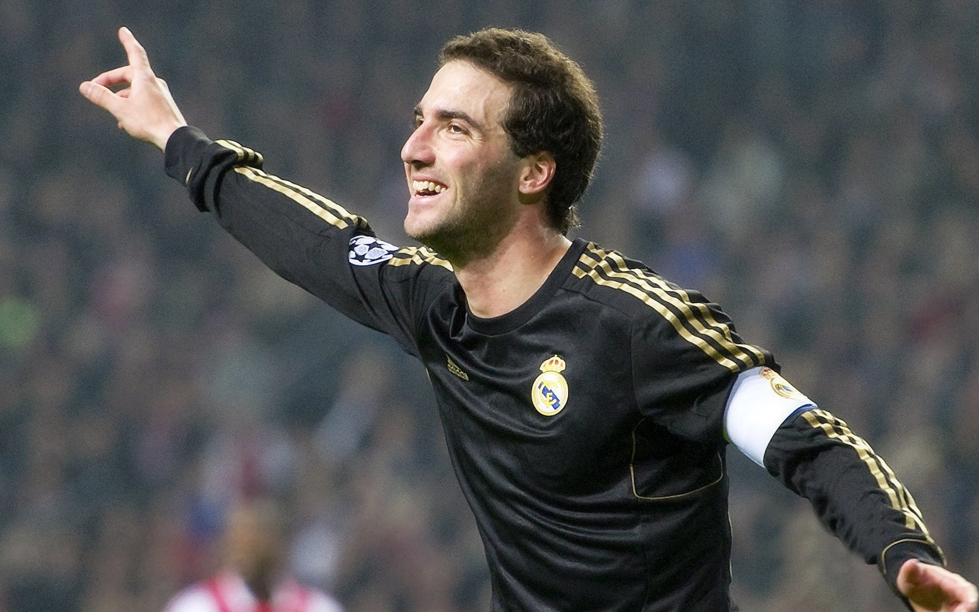 爱游戏娱乐-巴黎焰火映照新大陆，2026世界杯焦点战中的火力压制艺术